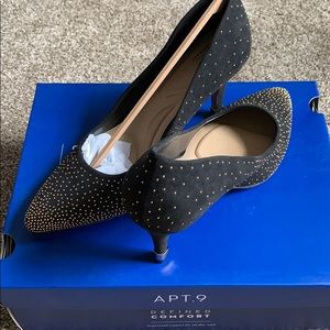 APT.9 Defined Comfort Hourhand blk&gld heel SZ 8.5